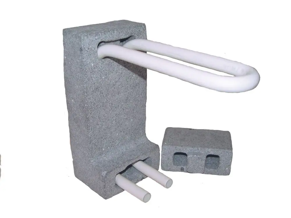 Heizkörperanschlussblock aus grauem Material mit zwei weißen Rohren. Hersteller ist Wavin. Das Produkt dient zur Verbindung von Heizkörpern mit einem Rohrsystem.